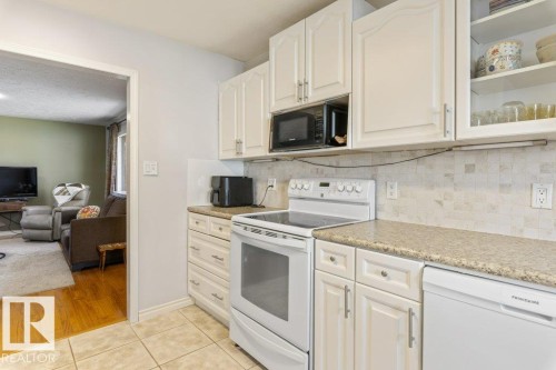 23 Maple Drive, St. Albert, AB - Indoor Photo Showing Kitchen