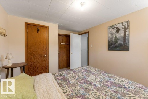 23 Maple Drive, St. Albert, AB - Indoor Photo Showing Bedroom