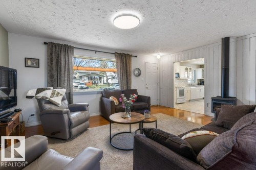 23 Maple Drive, St. Albert, AB - Indoor Photo Showing Living Room