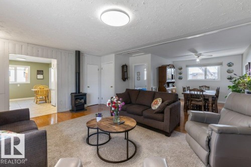 23 Maple Drive, St. Albert, AB - Indoor Photo Showing Living Room