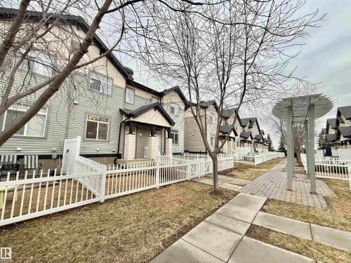 Row of townhomes featuring light siding and dark shingle roofs - 97 465 Hemingway Road, Edmonton, AB - Outdoor