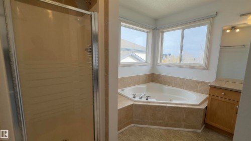 20015 50 Avenue, Edmonton, AB - Indoor Photo Showing Bathroom