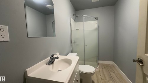 20015 50 Avenue, Edmonton, AB - Indoor Photo Showing Bathroom