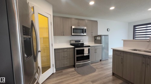 20015 50 Avenue, Edmonton, AB - Indoor Photo Showing Kitchen With Stainless Steel Kitchen