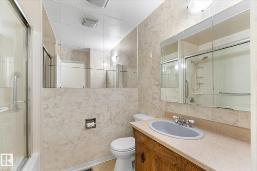 4520 54 Avenue, Leduc, AB - Indoor Photo Showing Bathroom