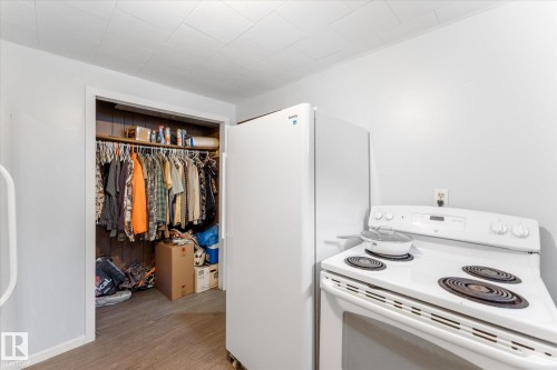4520 54 Avenue, Leduc, AB - Indoor Photo Showing Kitchen