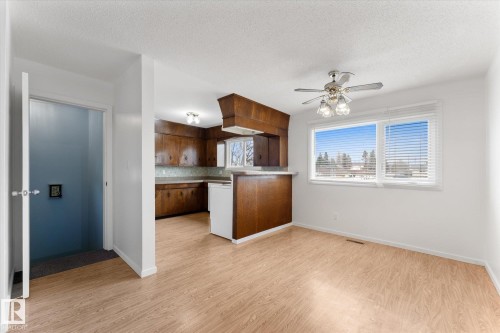 4520 54 Avenue, Leduc, AB - Indoor Photo Showing Kitchen