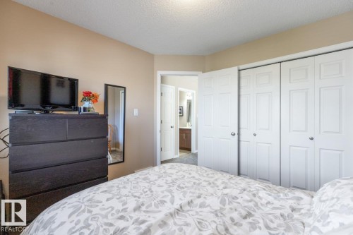 Neutral-toned room featuring a closet with bi-fold paneled doors - 7641 Schmid Crescent, Edmonton, AB - Indoor Photo Showing Bedroom
