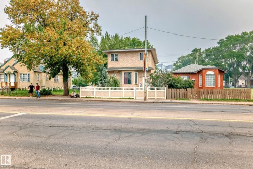 10711A 95 Street, Edmonton, AB - Outdoor