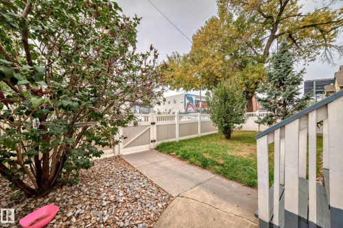 10711A 95 Street, Edmonton, AB - Outdoor