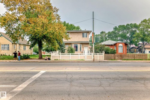 10711A 95 Street, Edmonton, AB - Outdoor