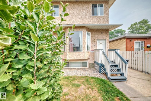 10711A 95 Street, Edmonton, AB - Outdoor