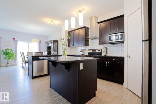 7314 Edgemont Way, Edmonton, AB - Indoor Photo Showing Kitchen With Upgraded Kitchen