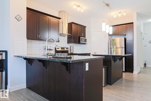 7314 Edgemont Way, Edmonton, AB - Indoor Photo Showing Kitchen With Upgraded Kitchen