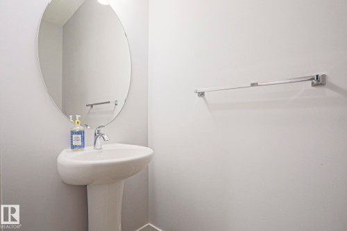 7314 Edgemont Way, Edmonton, AB - Indoor Photo Showing Bathroom
