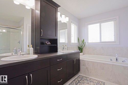 7314 Edgemont Way, Edmonton, AB - Indoor Photo Showing Bathroom