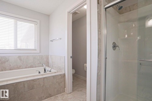 7314 Edgemont Way, Edmonton, AB - Indoor Photo Showing Bathroom