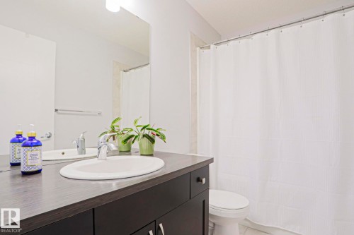 7314 Edgemont Way, Edmonton, AB - Indoor Photo Showing Bathroom