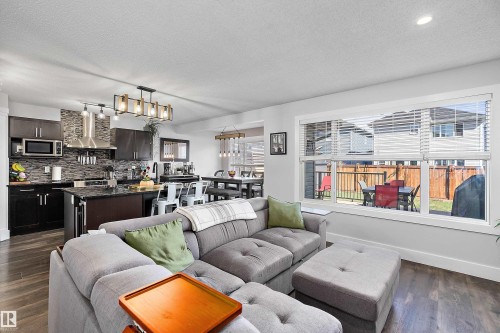 6306 60 Avenue, Beaumont, AB - Indoor Photo Showing Living Room