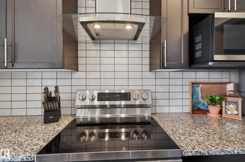 934 Berg Place, Leduc, AB - Indoor Photo Showing Kitchen With Upgraded Kitchen