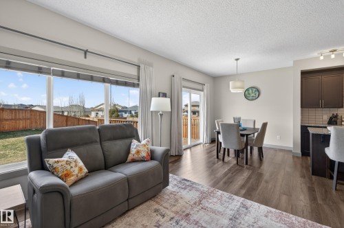 934 Berg Place, Leduc, AB - Indoor Photo Showing Living Room