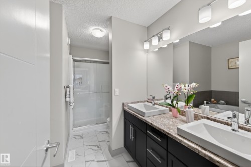 934 Berg Place, Leduc, AB - Indoor Photo Showing Bathroom