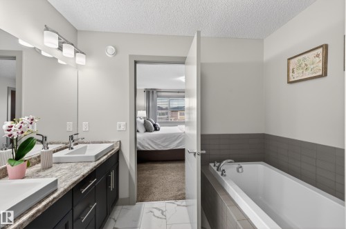 934 Berg Place, Leduc, AB - Indoor Photo Showing Bathroom
