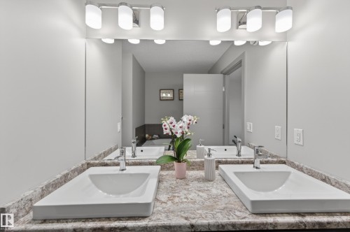 934 Berg Place, Leduc, AB - Indoor Photo Showing Bathroom