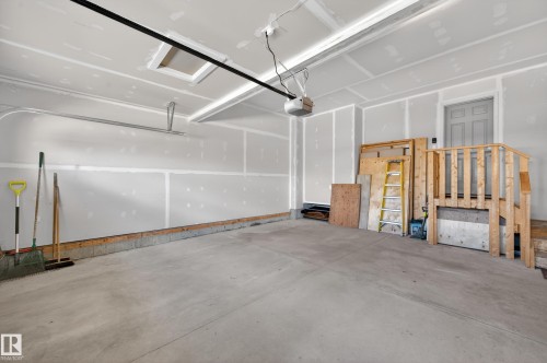 934 Berg Place, Leduc, AB - Indoor Photo Showing Garage