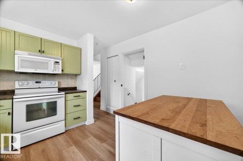 114 Kaskitayo Court, Edmonton, AB - Indoor Photo Showing Kitchen