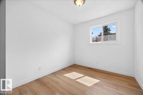 114 Kaskitayo Court, Edmonton, AB - Indoor Photo Showing Other Room
