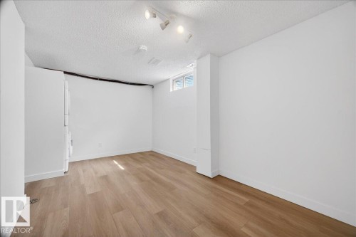 114 Kaskitayo Court, Edmonton, AB - Indoor Photo Showing Other Room