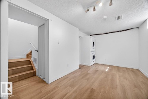 114 Kaskitayo Court, Edmonton, AB - Indoor Photo Showing Other Room