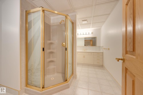 18 Westbrook Drive, Edmonton, AB - Indoor Photo Showing Bathroom
