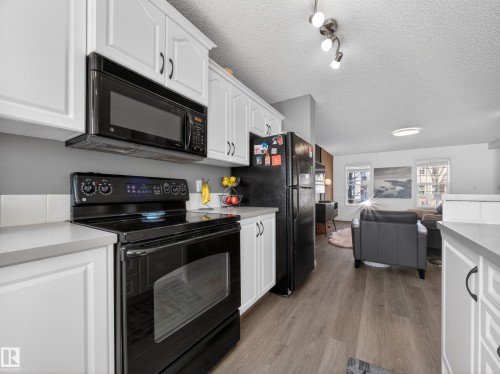 5576 Stevens Crescent Nw, Edmonton, AB - Indoor Photo Showing Kitchen