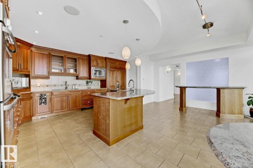1900 10035 Saskatchewan Drive, Edmonton, AB - Indoor Photo Showing Kitchen