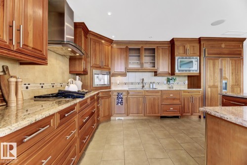 1900 10035 Saskatchewan Drive, Edmonton, AB - Indoor Photo Showing Kitchen