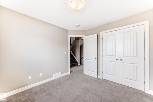 Neutral tone walls complement the plush gray carpeting - 10519 114 Avenue, Edmonton, AB - Indoor