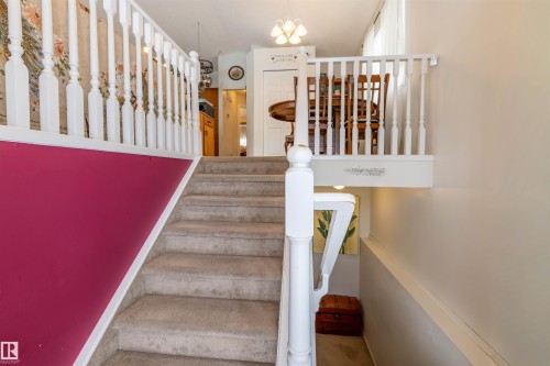 1712 Turvey Bend, Edmonton, AB - Indoor Photo Showing Other Room