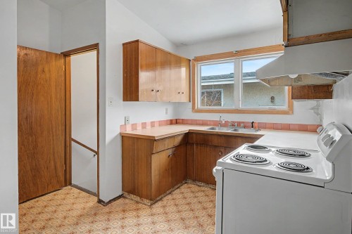 13041 82 Street, Edmonton, AB - Indoor Photo Showing Kitchen