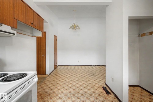 13041 82 Street, Edmonton, AB - Indoor Photo Showing Kitchen