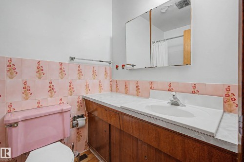 13041 82 Street, Edmonton, AB - Indoor Photo Showing Bathroom
