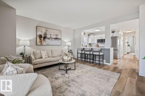 9347 180A Avenue, Edmonton, AB - Indoor Photo Showing Living Room