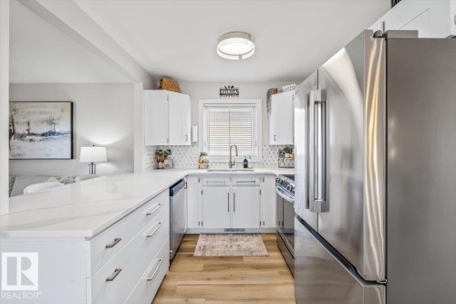 9347 180A Avenue, Edmonton, AB - Indoor Photo Showing Kitchen With Upgraded Kitchen