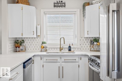9347 180A Avenue, Edmonton, AB - Indoor Photo Showing Kitchen With Upgraded Kitchen