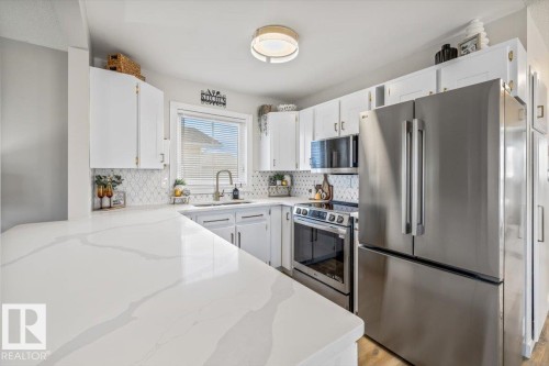 9347 180A Avenue, Edmonton, AB - Indoor Photo Showing Kitchen With Upgraded Kitchen