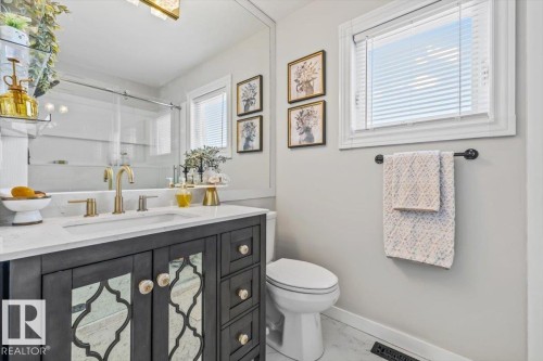 9347 180A Avenue, Edmonton, AB - Indoor Photo Showing Bathroom