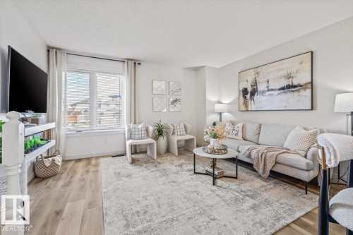 9347 180A Avenue, Edmonton, AB - Indoor Photo Showing Living Room
