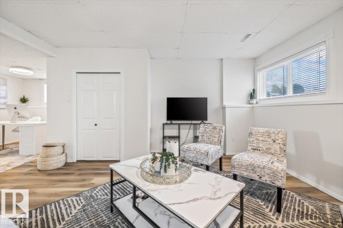 9347 180A Avenue, Edmonton, AB - Indoor Photo Showing Living Room