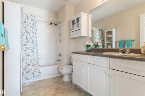 26 11 Hunchak Way, St. Albert, AB - Indoor Photo Showing Bathroom